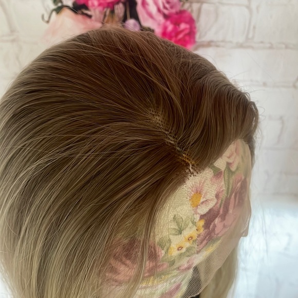 - ❌RESTOCKED❌ 24” BLONDE W:BROWN ROOT LACE-FRONT WIG - Picture 6 of 15